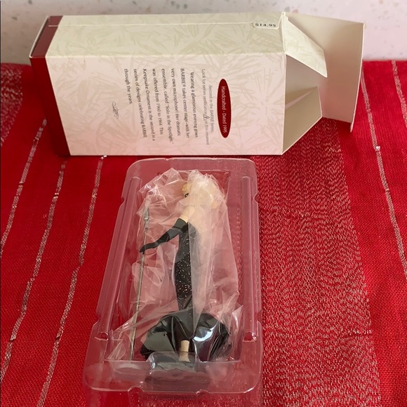 1995 Hallmark Barbie Collector’s Series Ornament - Picture 9 of 16
